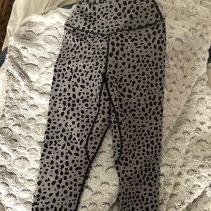 Balance Athletica dusk snow leopard